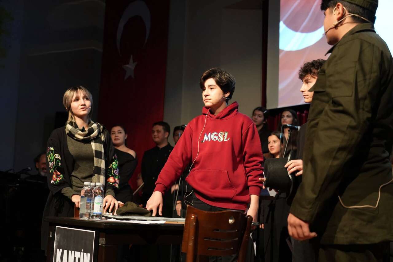 Muğla’da ‘Kim Var?’: Öğrenciler ve Yücel Arzen Aynı Sahnede 5